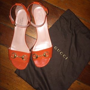 LAST CHANCE ❤️Gucci orange and gold sandals size 8
